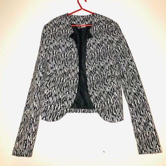 H&M Divided Abstract Black and White Striped collarless Blazer/Jacket/Suit - Picture 1 of 8